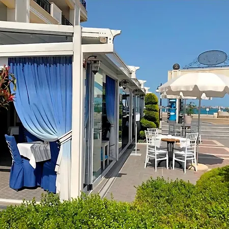 Elegant Beachfront At Lejlighed