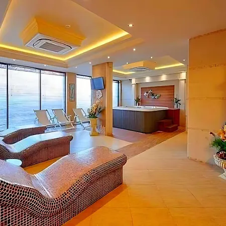 Elegant Beachfront At Lejlighed *