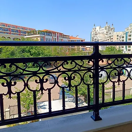 Lejlighed Elegant Beachfront At